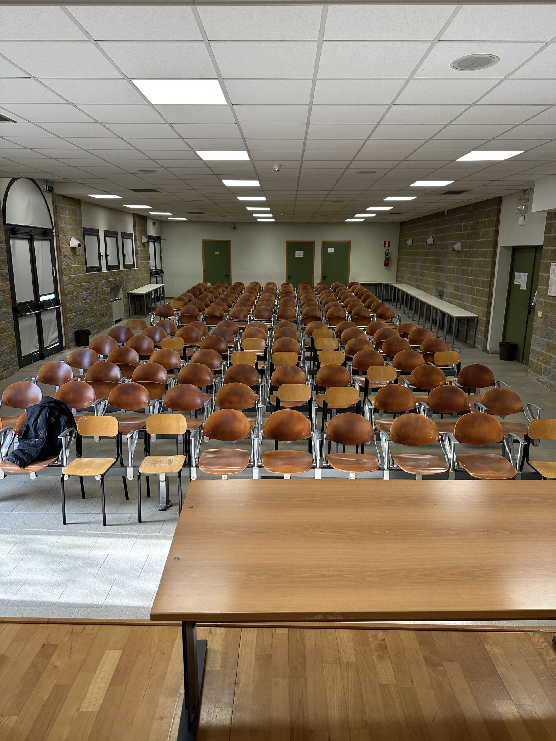 Attività di gruppo durante un laboratorio teatrale